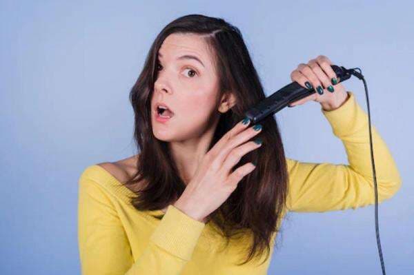 4 Dampak Buruk akibat Sering Catok Rambut, dari Terlihat Kering hingga Rontok