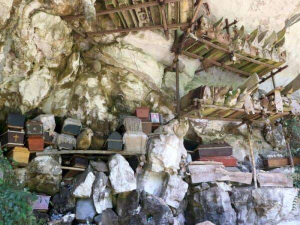 Uji Nyali di Gua Londa Toraja Utara, 'Kuburan' Tinggi Penuh Tengkorak dan Peti Mati Uji Nyali di Gua Londa Toraja Utara, 'Kuburan' Tinggi Penuh Tengkorak dan Peti Mati