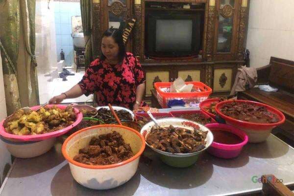 Lezatnya Nasi Campur Kedai Inul Barakallah, Cocok Buat Sarapan