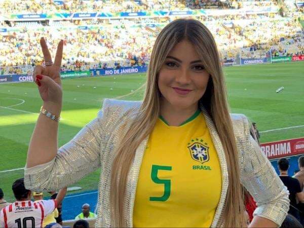 WAGs Brasil Anna Mariana Pakai Jersey Ketat di Stadion, Pendukung Setia Casemiro dari Hati