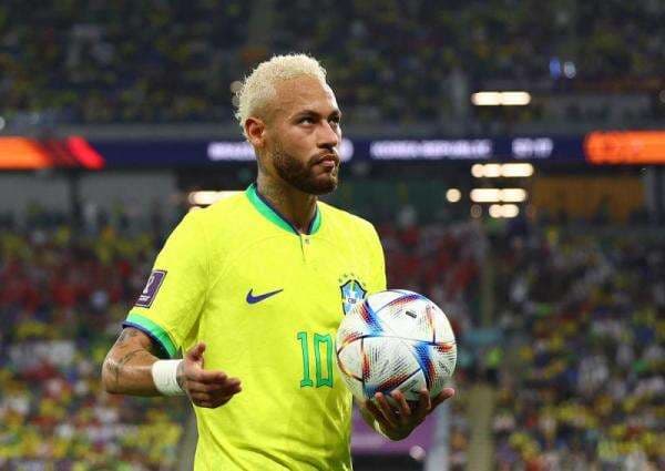 Neymar Terbangkan Tukang Cukur Pribadi dari Paris ke Qatar Demi Cat Rambut Pirang