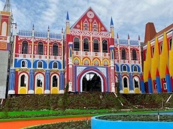 Cantiknya Jatinagor National Flower Park, Wisata Baru di Sumedang yang Instagramable!