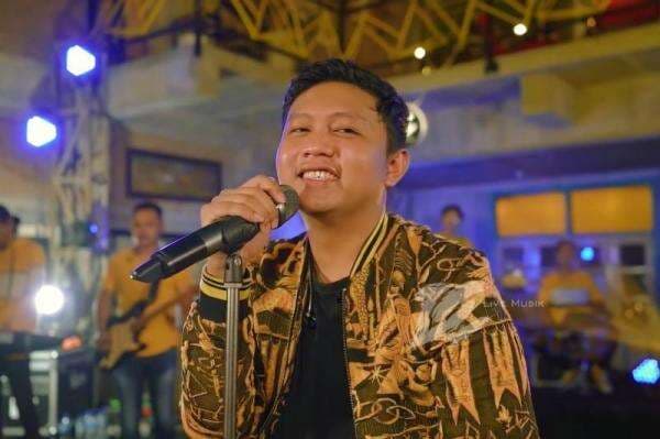 Lirik Lagu Iso Tanpo Kowe - Denny Caknan dan Chord Gitar