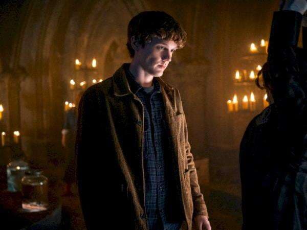 Hunter Doohan, Aktor di Serial 'Wednesday' Viral Gara-gara LGBT dan Nikah dengan Lelaki