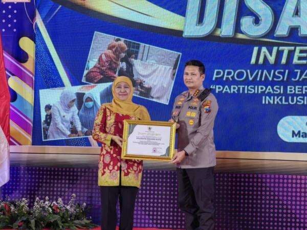 Puncak Peringatan Hari Disabilitas Internasional 2022, Kombes Pol Budi Hermanto Terima Penghargaan Dari Gubernur Jawa Timur