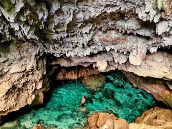 Eksotisnya Gua Te'e Wali di Wakatobi, Konon Terhubung ke Laut Tapi Berair Tawar Eksotisnya Gua Te'e Wali di Wakatobi, Konon Terhubung ke Laut Tapi Berair Tawar