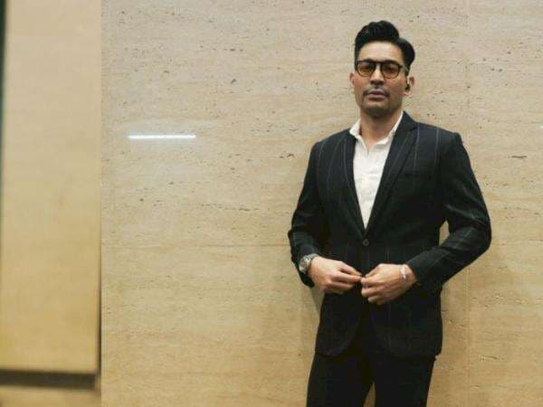 Kerap Jadi Obyek Fantasi Fans Cowok, Robby Purba Pamer Punggung Berotot: Monggo Silakan