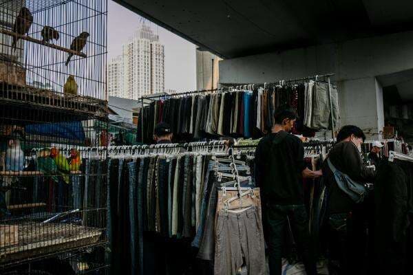 8 Rekomendasi Tempat Thrifting di Jogja dan Cara Mencuci Pakaian Bekas