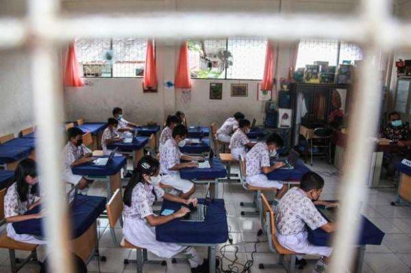 35 Kumpulan Pantun Perpisahan untuk Membuat Momen Lebih Berkesan