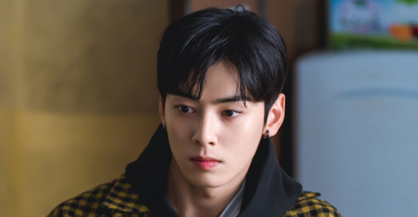 Jadi Pengusir Hantu, Cha Eun Woo Tampil Memesona dengan Seragam Pendeta!