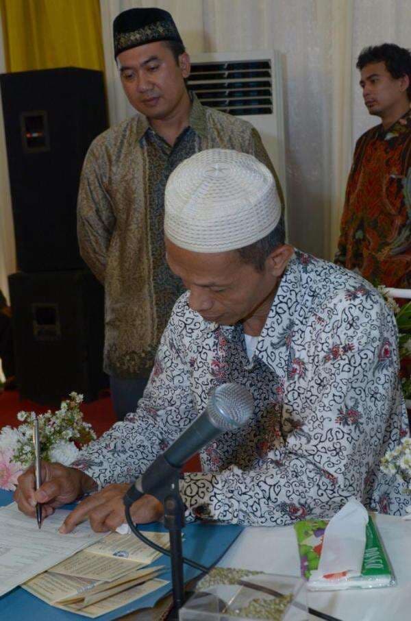 Pasangan Polisi dan Dokter di Tasikmalaya Ini Jadi yang Pertama Nikah Langsung Dapat Tiga Dokumen Pasangan Polisi dan Dokter di Tasikmalaya Ini Jadi yang Pertama Nikah Langsung Dapat Tiga Dokumen