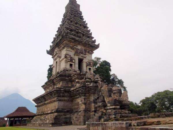 Melihat Kemegahan Candi Jawi, Bentuknya Mirip Menara Punya Relief yang Belum Terpecahkan