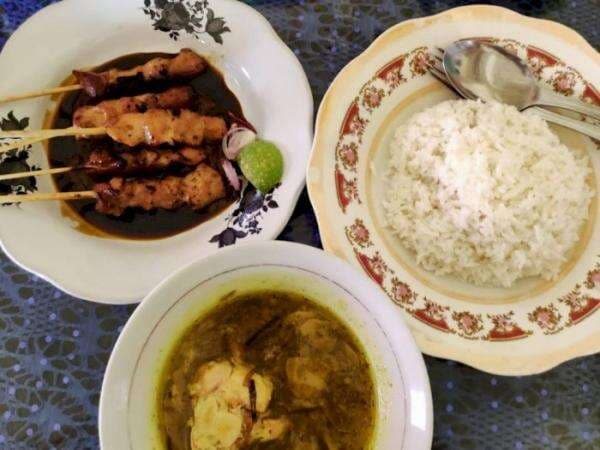 Sate 35 Bluto Sumenep, Enggak Pernah Sepi Pengunjung Sampai Didatangi Presiden Jokowi