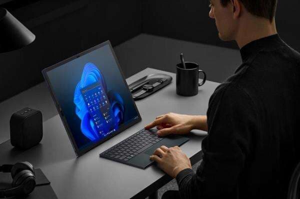 ASUS Zenbook 17 Fold OLED, Laptop Layar Lipat OLED 17-inci Pertama di Dunia