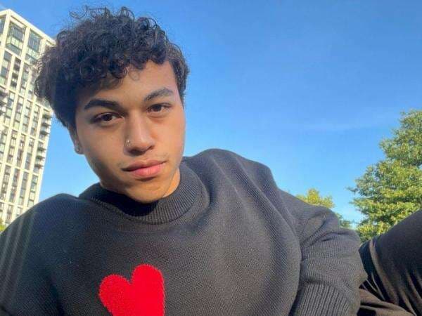 Emil Mario Nyesel Sambung Kalimat Syahadat Pakai Bahasa Kotor: Tumbuh dari Beragam Agama