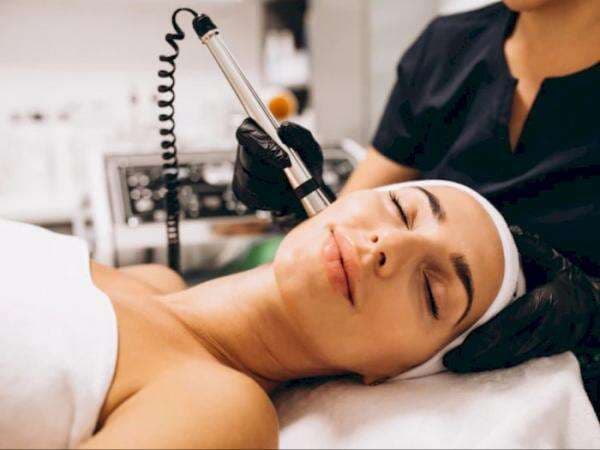 Intip 5 Bahaya Melakukan Laser Wajah: Bikin Wajah Hitam?