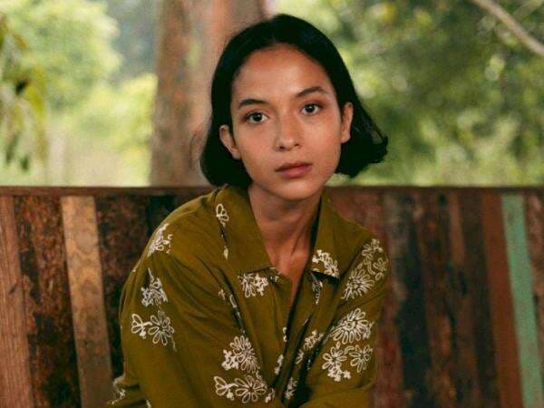 Putri Marino Belajar Menembak Demi 'The Big 4', Termasuk Meniru Postur Polisi Putri Marino Belajar Menembak Demi 'The Big 4', Termasuk Meniru Postur Polisi