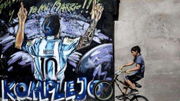 Jelang Final Piala Dunia 2022, Potret Lionel Messi Hiasi Sisi-sisi Bangunan Kampung Halamannya