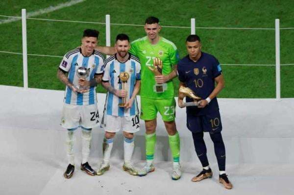 Messi Pemain Terbaik Raih Bola Emas, Mbappe Kebagian Sepatu Emas Messi Pemain Terbaik Raih Bola Emas, Mbappe Kebagian Sepatu Emas