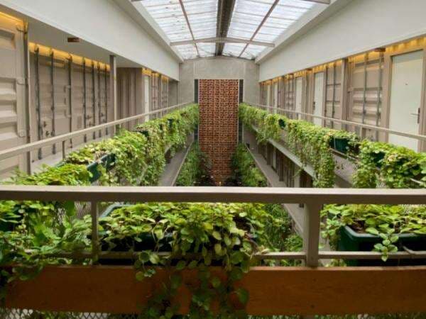 Pengalaman Nginap di Kollektiv Hotel Bandung: Seru, Serasa Tidur di Dalam Kontainer!