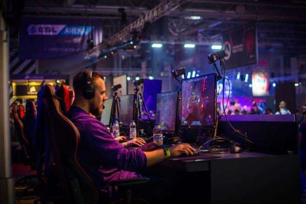 8 Cara agar Tidak Panik Saat Bermain Game, Calon Atlet Esports Wajib Tahu!