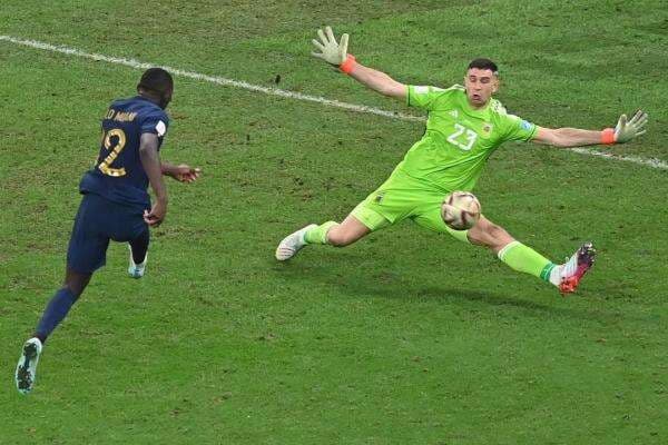 Profil Emiliano Martinez, Kiper Terbaik Piala Dunia 2022