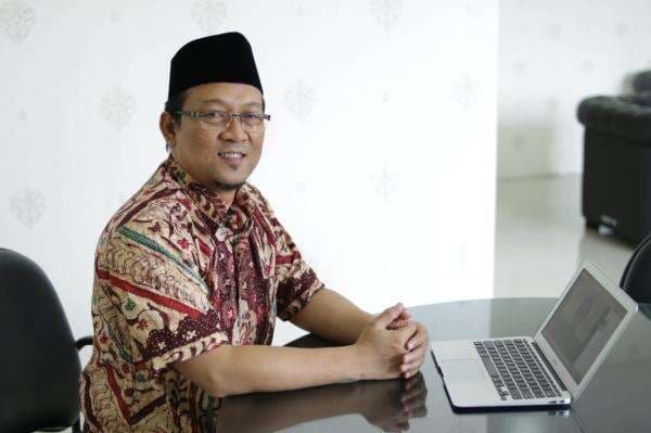 Mendaftar Calon DPD 2024, Gus Hilmy Serahkan 5.941 KTP ke KPU