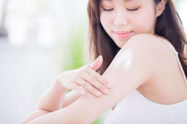 Cara Mencampurkan Bibit Collagen dan Handbody, Mencerahkan Kulit Seketika