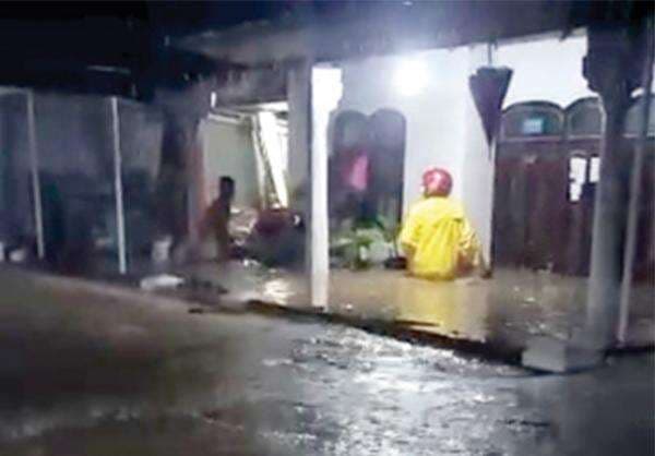 Cuaca Ekstrem, Banjir Bandang Terjang Sejumlah Desa di Bawean Gresik