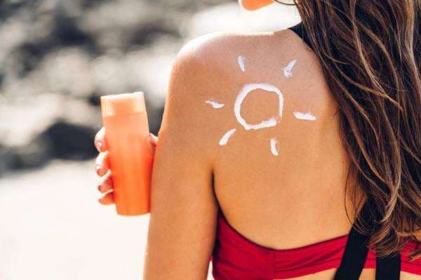 Rekomendasi Sunscreen yang Cocok Untuk Kulit Kering dan Harganya