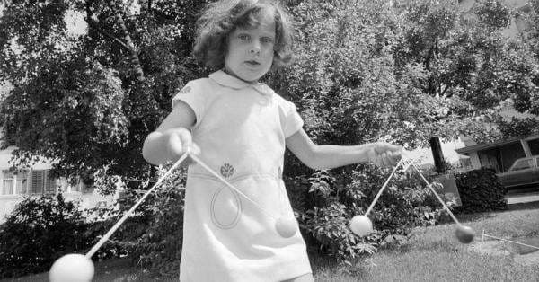 Mengenal Apa Itu Lato Lato, Mainan Jadul yang Kembali Eksis di Generasi Modern