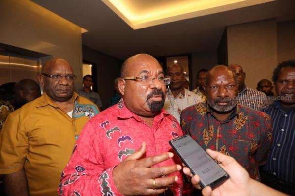 Lukas Enembe Masih Jalani Tugas Jadi Bupati Sambil Dipantau KPK Lukas Enembe Masih Jalani Tugas Jadi Bupati Sambil Dipantau KPK