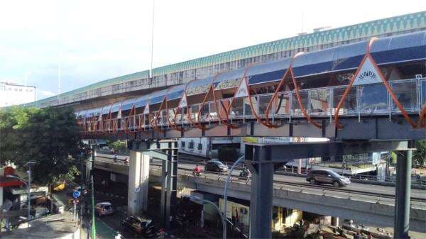 Sudah Rampung Dibangun, Skywalk Kebayoran Lama Belum Boleh Dilintasi