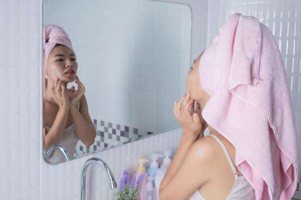 5 Rekomendasi Serum untuk Kulit Kering Usia 40-an, Mulai dari 70 Ribuan