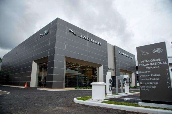 Modern dan Mewah! Showroom Pertama Jaguar & Land Rover Resmi Dibuka di PIK