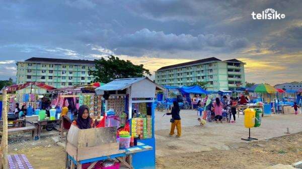 Pelaku UMKM Kuliner Ramai Berjualan di RTH Papalimba Puday