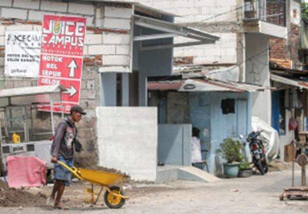 Puluhan Bangunan Liar Berdiri di Jalan Ketintang Selatan