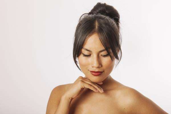 5 Rekomendasi Concealer Lokal untuk Kulit Sawo Matang, Lengkap dengan Shade-nya! 5 Rekomendasi Concealer Lokal untuk Kulit Sawo Matang, Lengkap dengan Shade-nya!