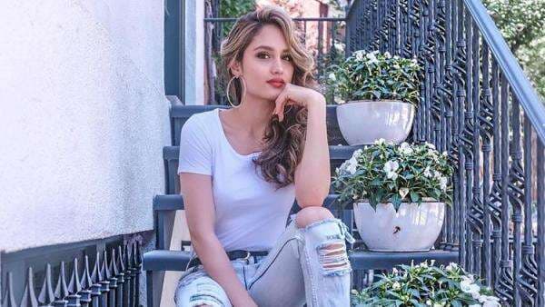 Pakai Bikini bak Bidadari Pantai, ‘Roti Sobek’ Cinta Laura Bikin Netizen Menganga Pakai Bikini bak Bidadari Pantai, ‘Roti Sobek’ Cinta Laura Bikin Netizen Menganga