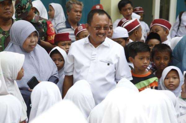 Di SD-MI Cokroaminoto Surabaya, Armuji Ajak Siswa Nyanyi Padamu Negeri