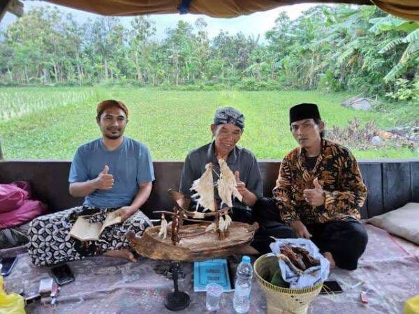 Sanggar Aksara Jawa Surya Pringga Dermayu Sulap Limbah Kayu Jadi Barang Bernilai Jual