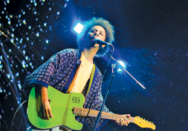 Lagu Komang, Karya Manis Raim Laode yang Viral