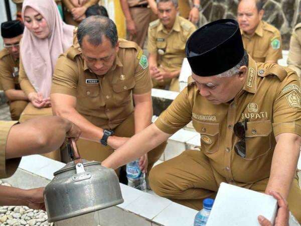 Momen HUT Konawe KSK Ziarah Makam Gusli Topan Sabara Momen HUT Konawe KSK Ziarah Makam Gusli Topan Sabara
