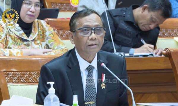Menkopolhukam RDP dengan Komisi III, Sujiwo Tejo: Kok Anggota DPR-nya Jadi Pak Mahfud Menkopolhukam RDP dengan Komisi III, Sujiwo Tejo: Kok Anggota DPR-nya Jadi Pak Mahfud