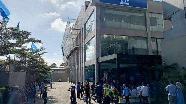 Jokowi Dan Parpol Pendukung Pemerintah Kumpul Di Markas PAN, Minus Megawati