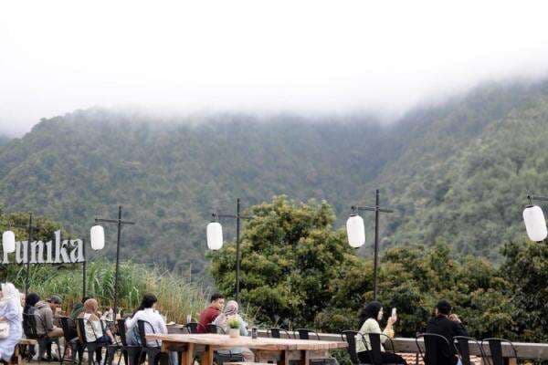 Tiga Rekomendasi Tempat Nongkrong di Kuningan, Ngopi dengan View Pemandangan Alam