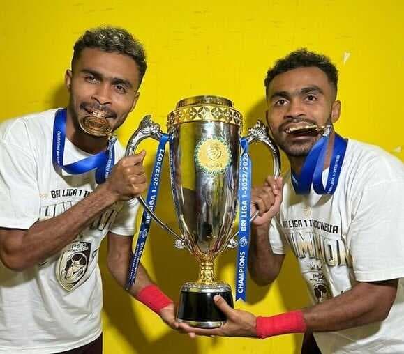 Sayuri Bersaudara Torehkan Catatan Unik di Laga Pamungkas Liga 1 Lawan Borneo FC