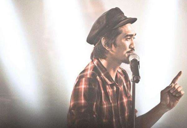 Viral! Duta Sheila On 7 Tuai Pujian Usai Salat Di Dalam Kereta