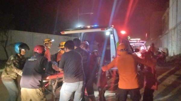 Petugas Berjibaku Selamatkan Korban Kebakaran Trans Studio Makassar, 45 Orang Dilarikan ke Rumah Sakit