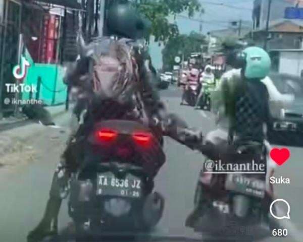 Viral Oknum Tentara Tendang Motor Ibu-ibu yang Bonceng Anak, Puspen TNI Merespons